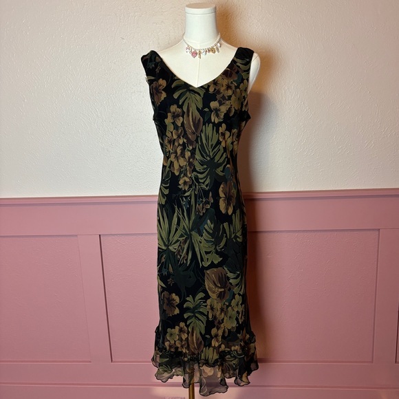 meghan mattews Dresses & Skirts - vtg fairy forrest whimsy cottage garden floral midi dress
meghan mattews